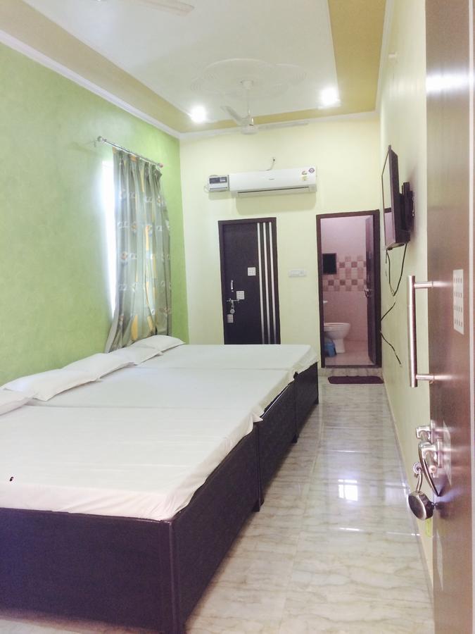 Hotel Vinayak Palace Mathura Exterior foto
