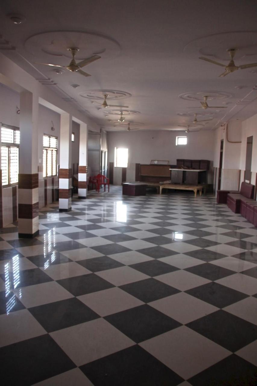 Hotel Vinayak Palace Mathura Exterior foto